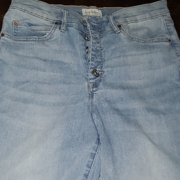 Nicole Miller High Rise Lt. Blue, Size 8, 5 Pocket Style, Button Fly Jeans. - Picture 3 of 10